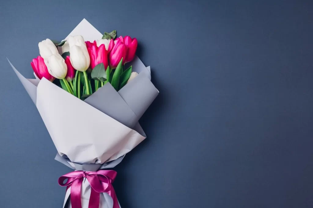 Online flower delivery service offering unique gift baskets for Women’s day